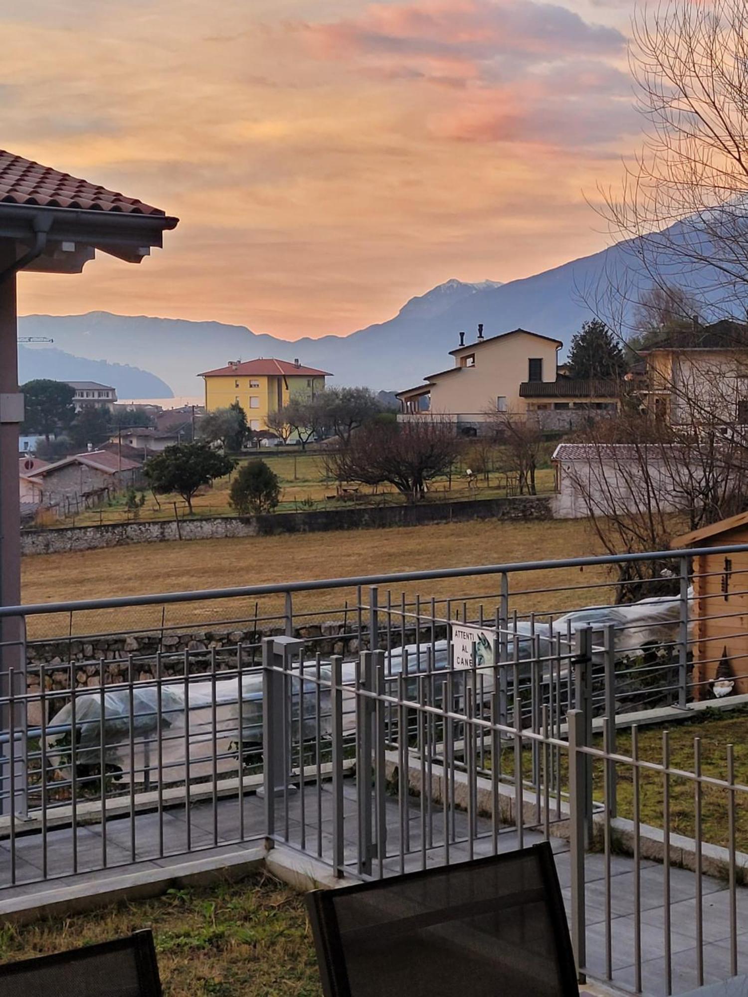 Lago-Apartment Midy, Sfeervol, Zwembad, Airco Domaso Exterior photo